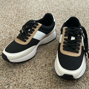 NWT Dolce Vita Neutral Sneakers